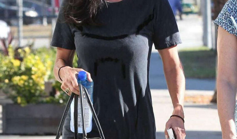 Courtney Cox Out About Los Angeles (7 photos)