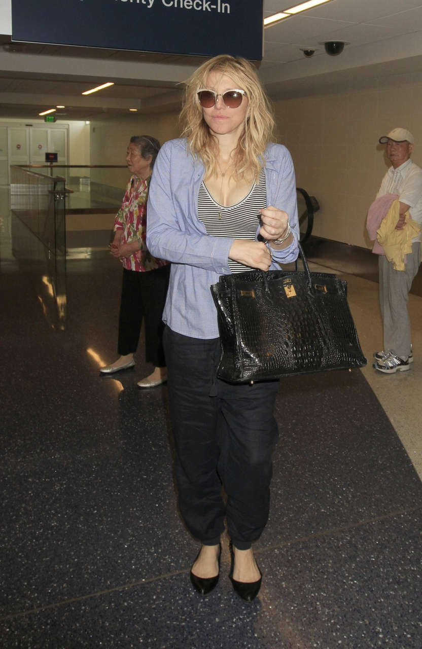 Courtney Love Lax Airport Los Angeles