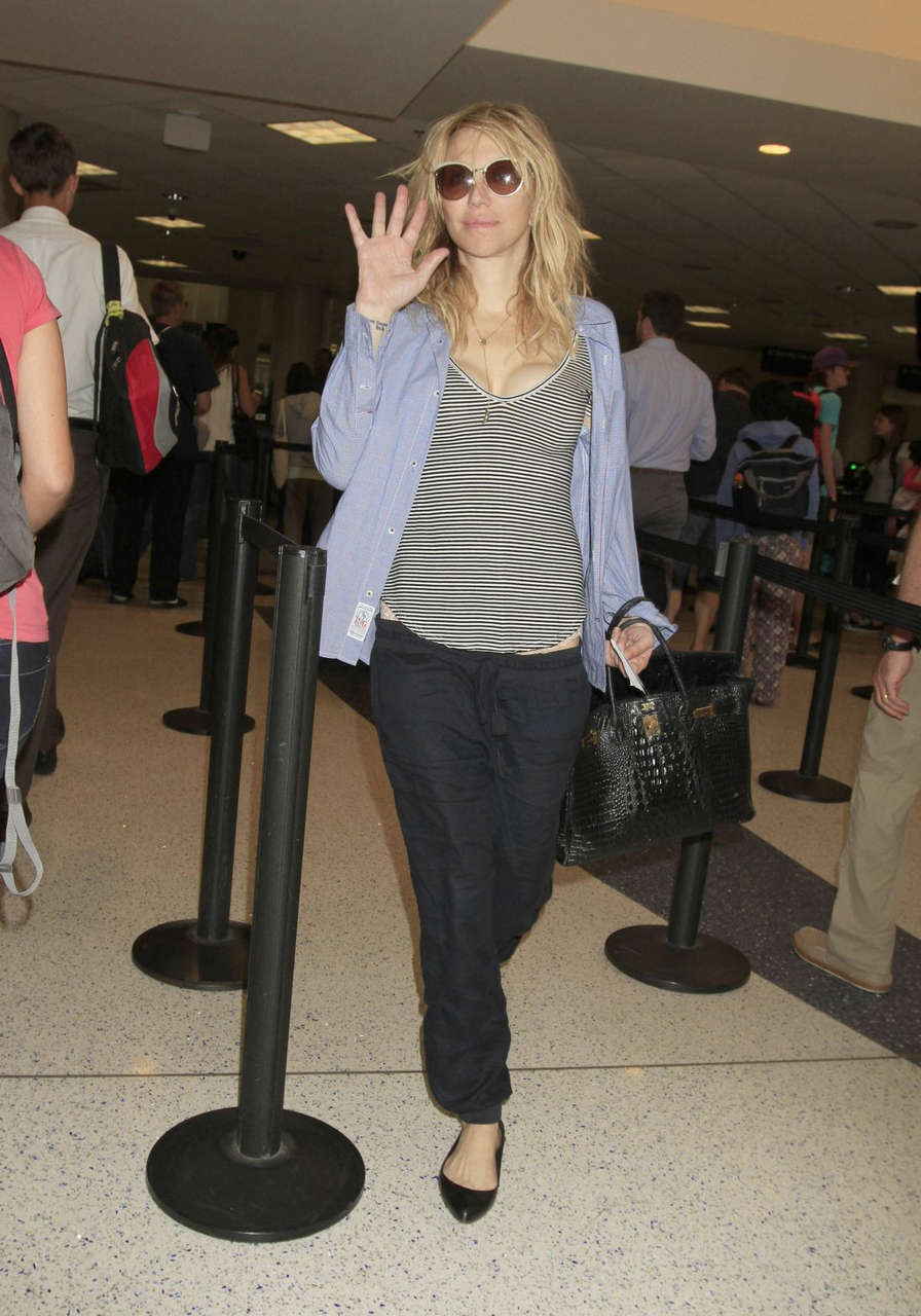 Courtney Love Lax Airport Los Angeles