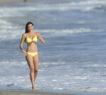 Courtney Robertson Bikini On Venice Beach