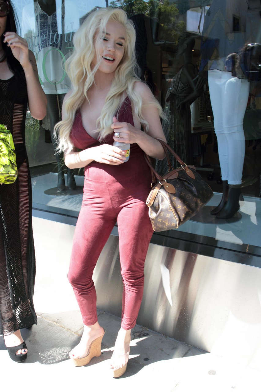Courtney Stodden Out About Beverly Hills