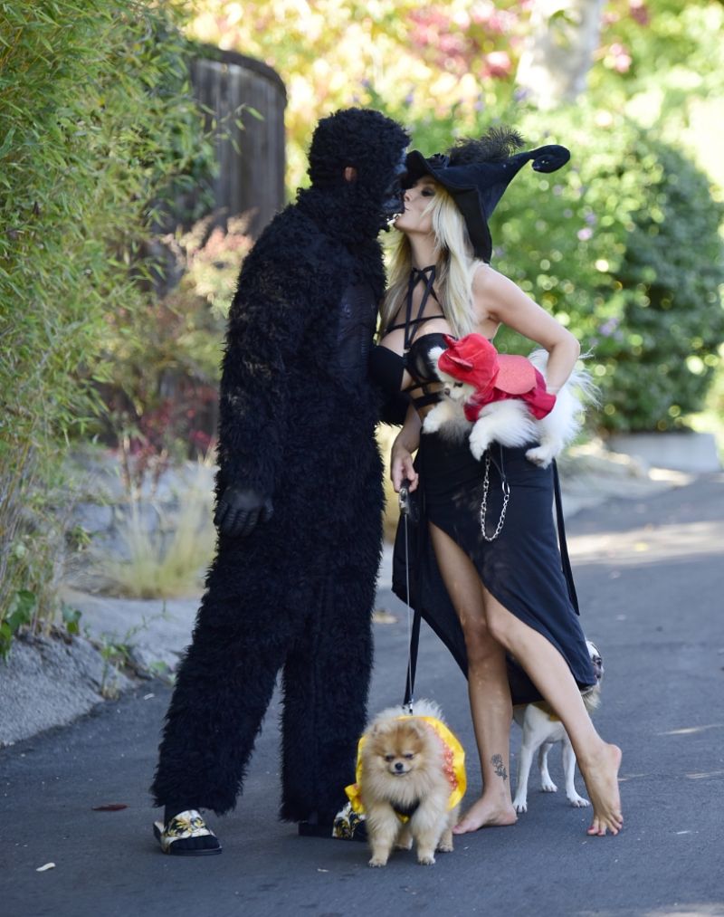 Courtney Stodden Out Trick Or Treating Los Angeles