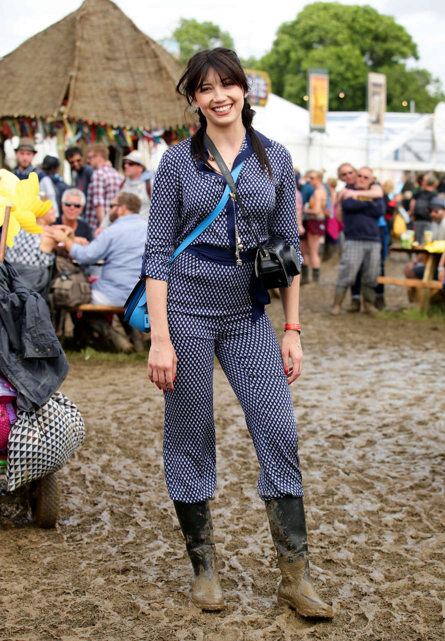 Daisy Lowe 2016 Glastonbury Festival Worthy Farm Glastonbury