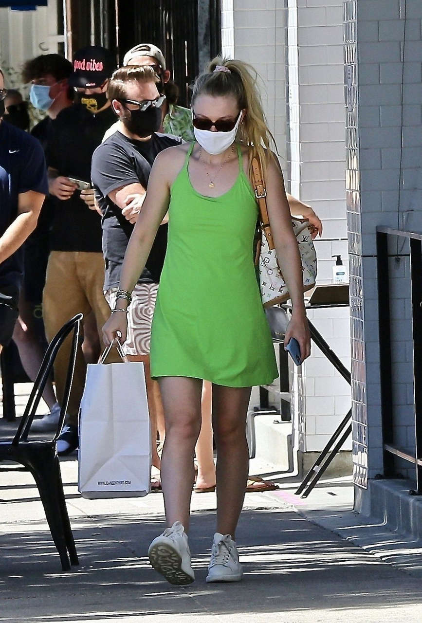 Dakota Fanniing Out About Los Angeles