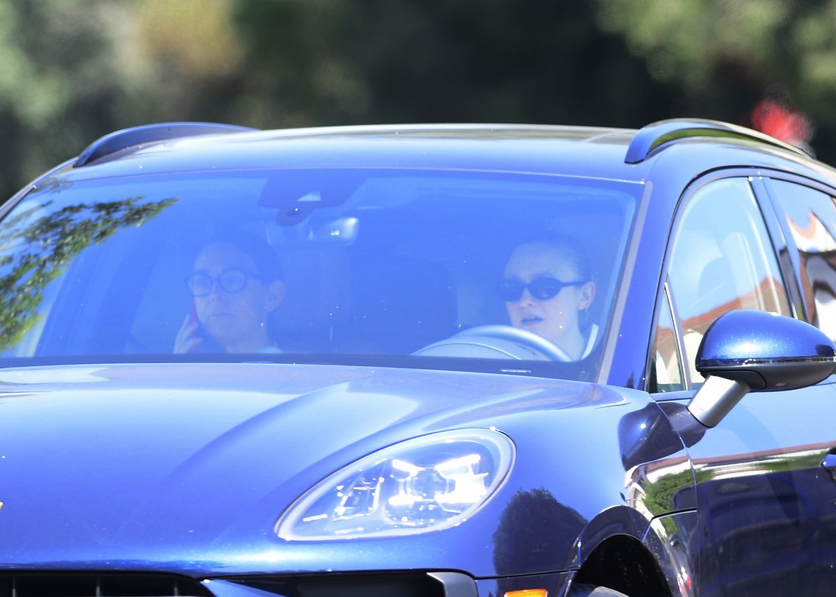 Dakota Fanning Drive Her New Porsche Out Los Angeles