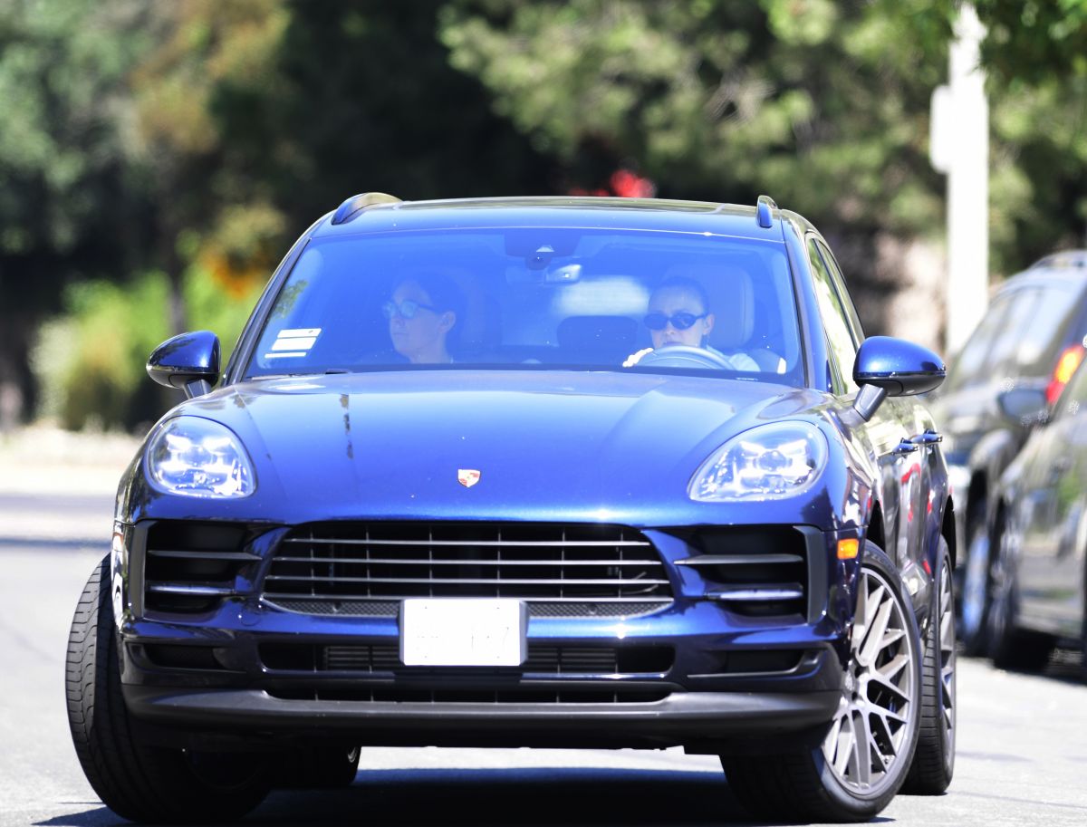 Dakota Fanning Drive Her New Porsche Out Los Angeles