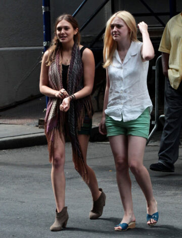 Dakota Fanning Elizabeth Olsen Very Good Girls Set New York