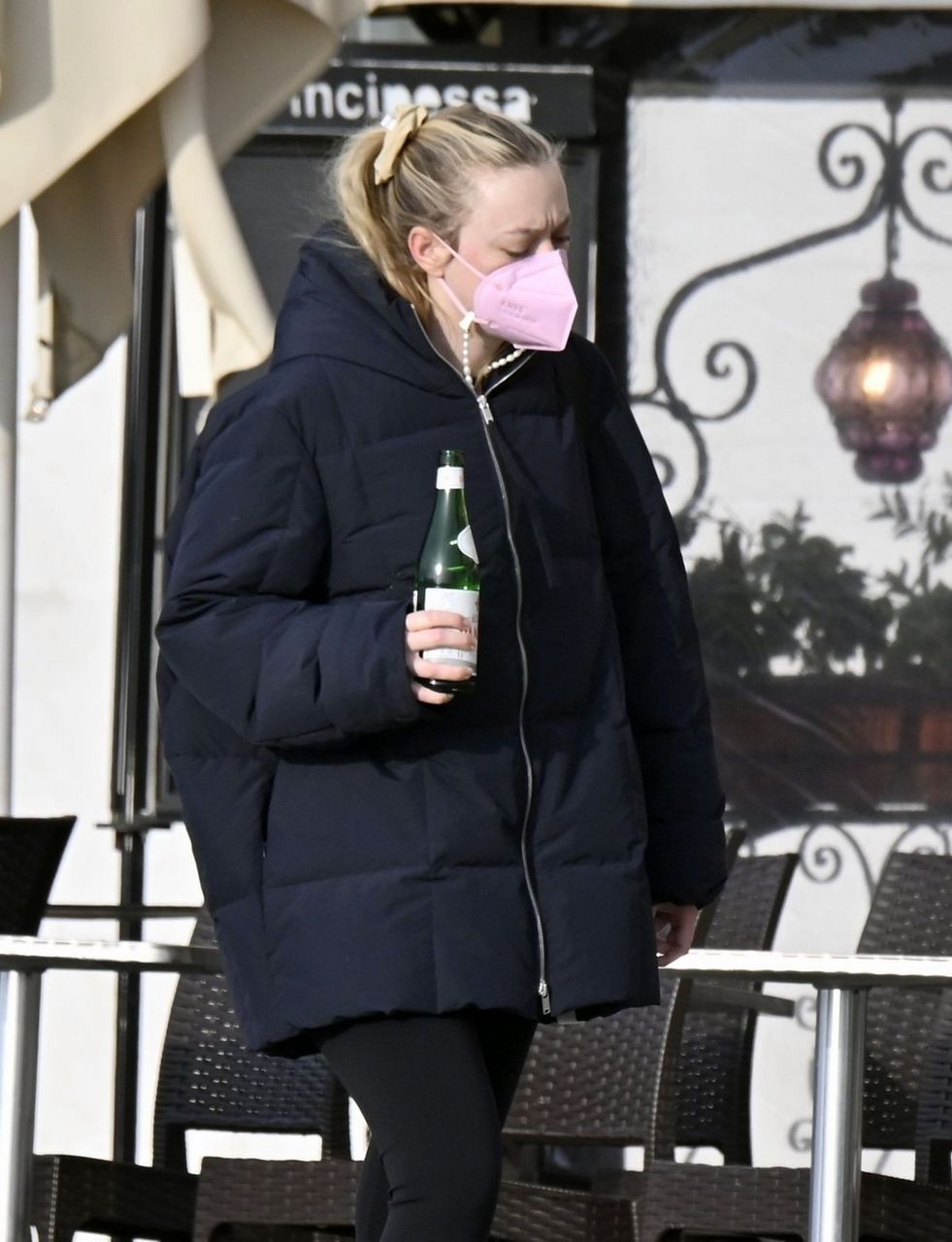 Dakota Fanning Holding Bottle Of Wine Out Venice