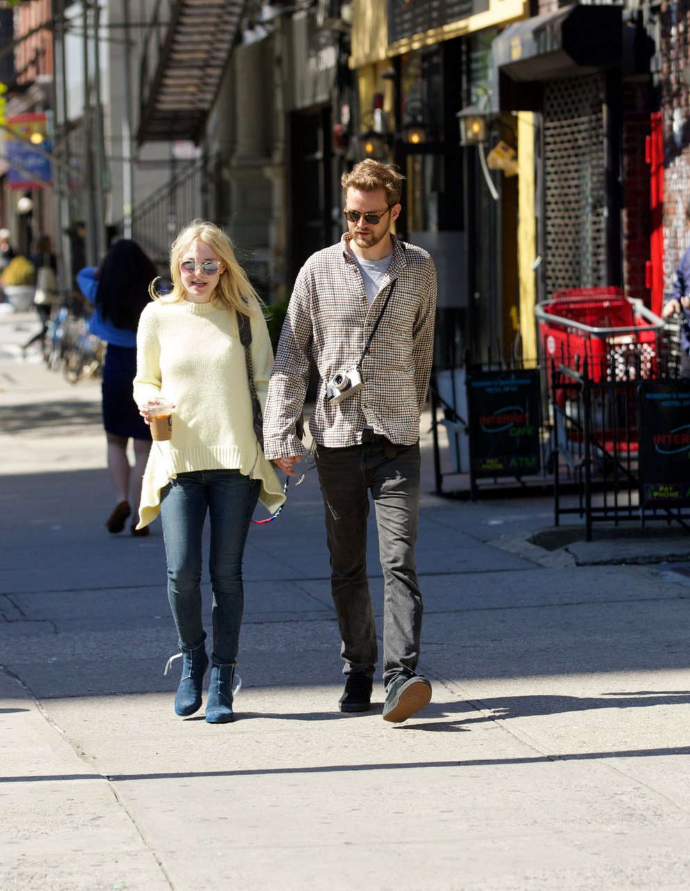 Dakota Fanning Jamie Strachan Out About New York