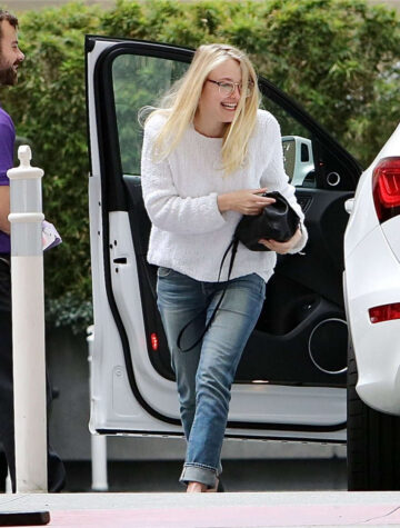 Dakota Fanning Out About Hollywood