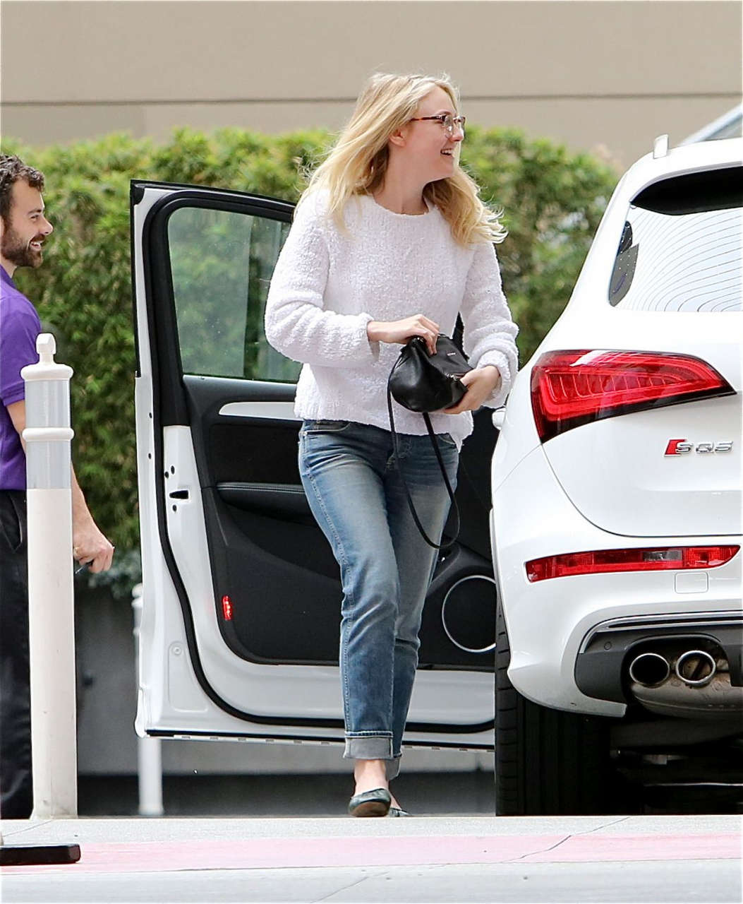 Dakota Fanning Out About Hollywood