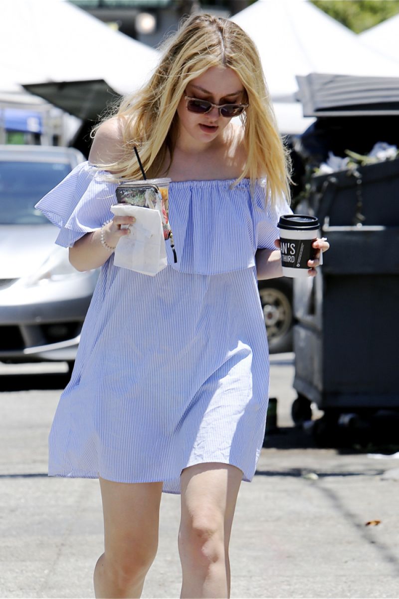 Dakota Fanning Out About Los Angeles