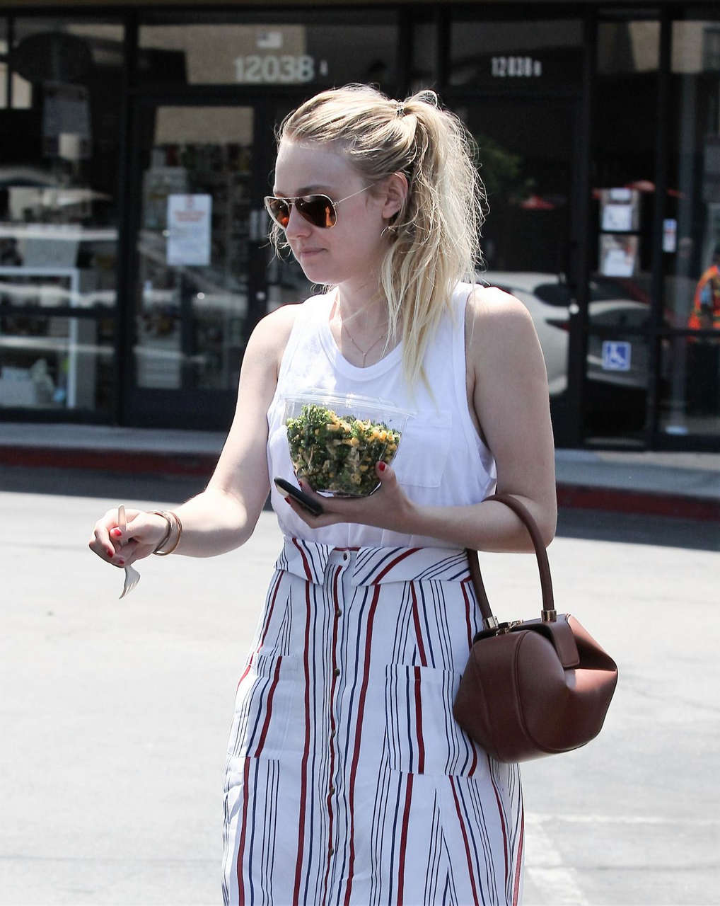 Dakota Fanning Out About Los Angeles