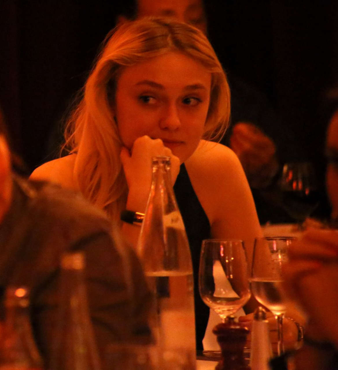 Dakota Fanning Out For Dinner Paris