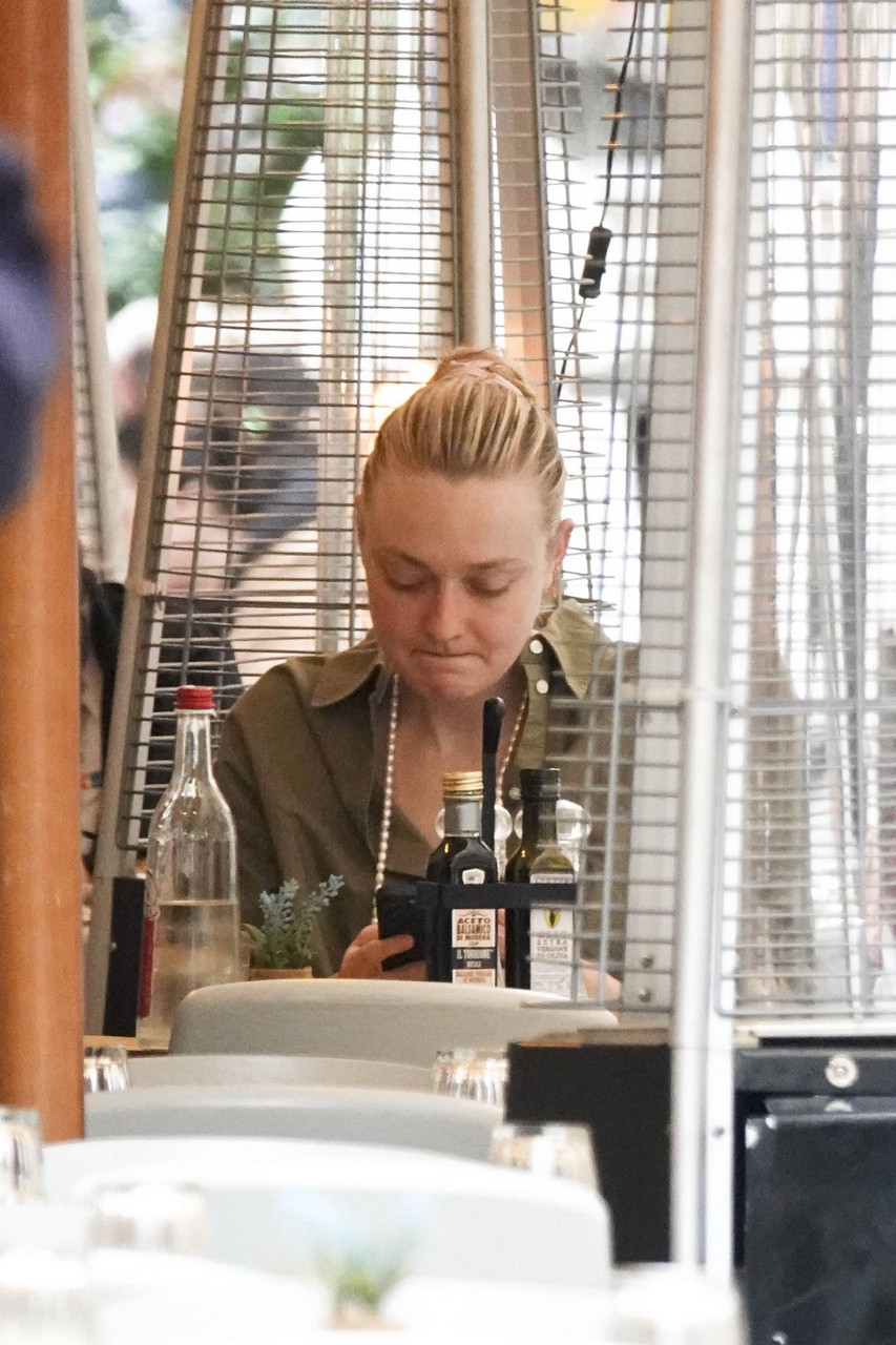 Dakota Fanning Out For Lunch Rome