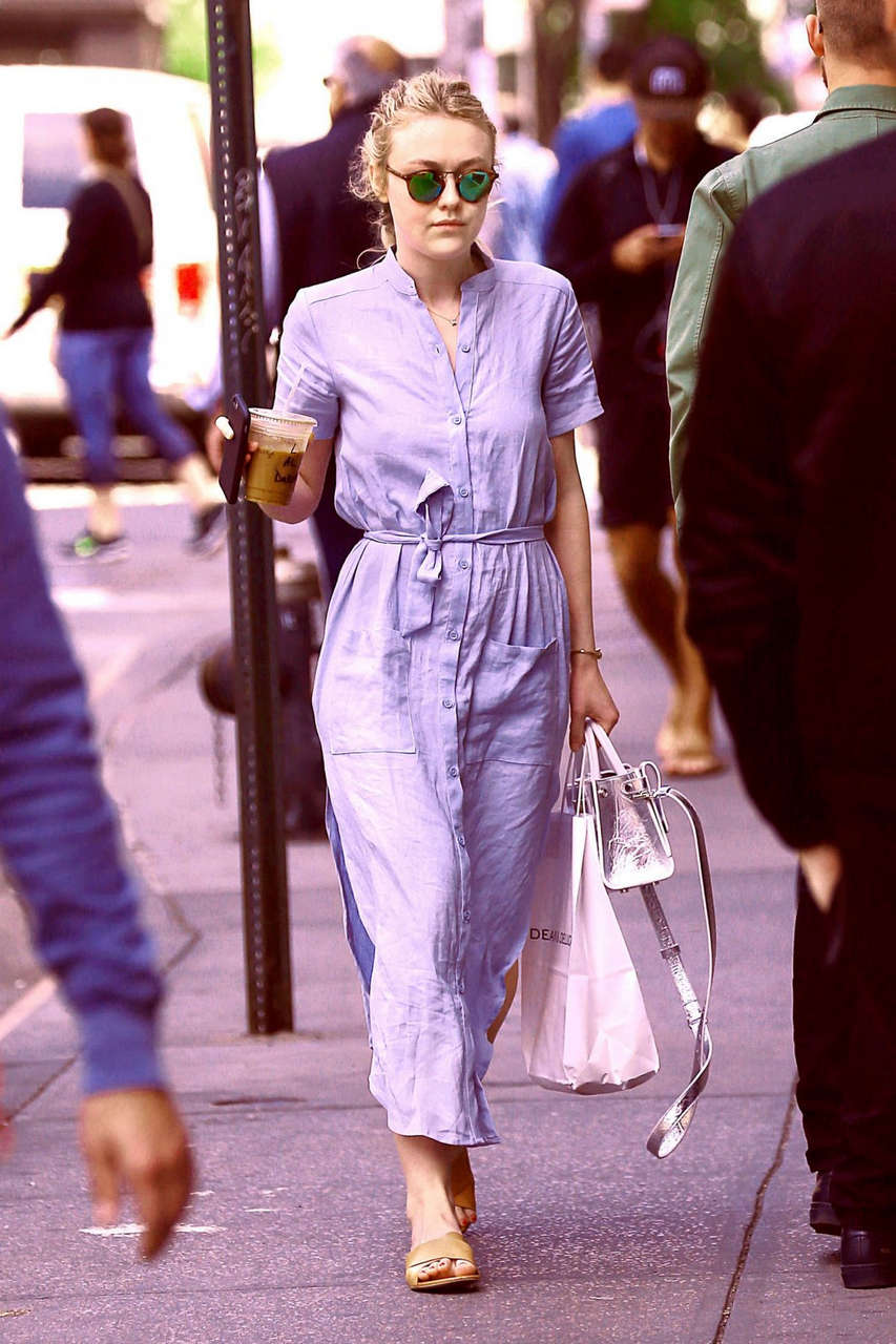 Dakota Fanning Out Shopping New York