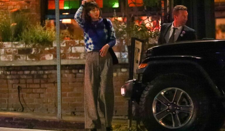 Dakota Johnson And Chris Martin Out For Dinner Date Los Angeles (7 photos)