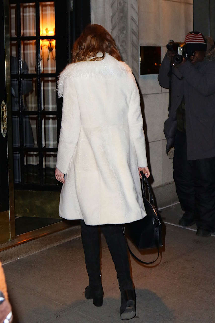 Dakota Johnson Arrives Her Apartment New York
