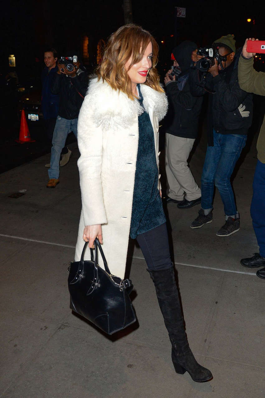 Dakota Johnson Arrives Her Apartment New York