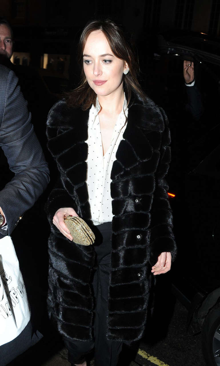 Dakota Johnson Arrives Her Hotel London