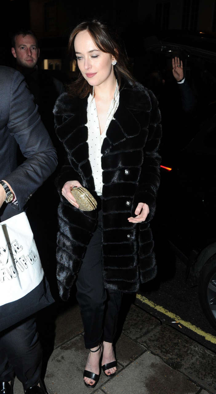 Dakota Johnson Arrives Her Hotel London
