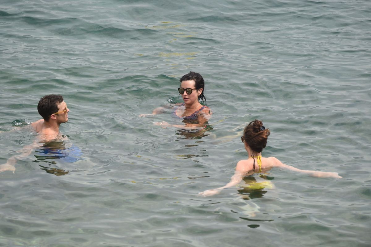 Dakota Johnson Jamie Dornan Amelia Warner Beach During Filming Break France