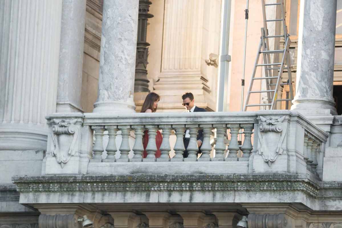Dakota Johnson Set Of Fifty Shades Darker Opera Garner Balcony Paris