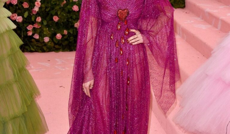 Dakota Johnsons Dress Would Have Been Better Last (1 photo)