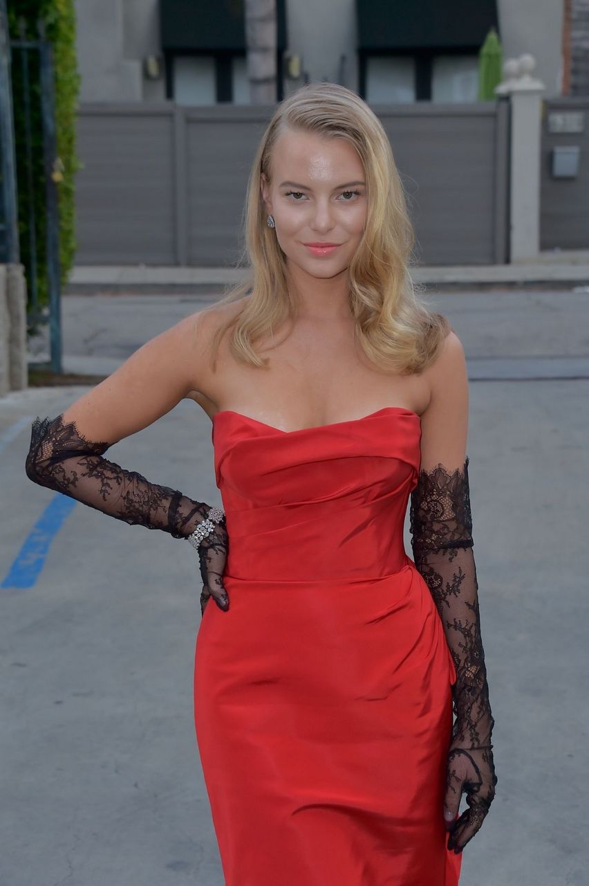 Danielle Lauder Arrives 7th Annual Hollywood Beauty Awards Los Angeles