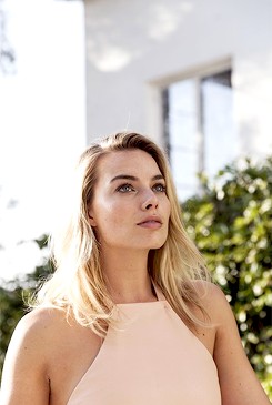 Dcfilms Margot Robbie Photographed By Emily (4 photos)