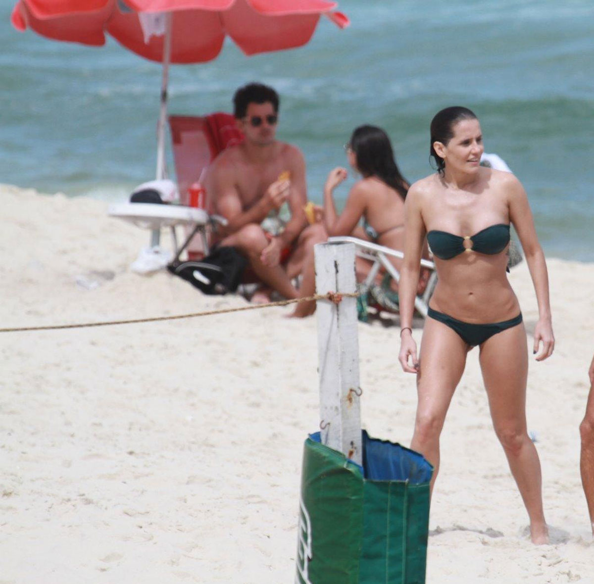 Deborah Secco Bikini Beach Barra Da Tijuca Rio De Janeiro