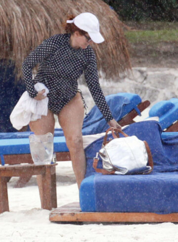 Debra Messing Beac Cancun