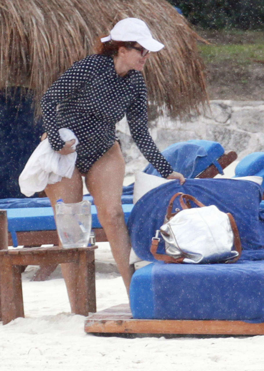 Debra Messing Beac Cancun