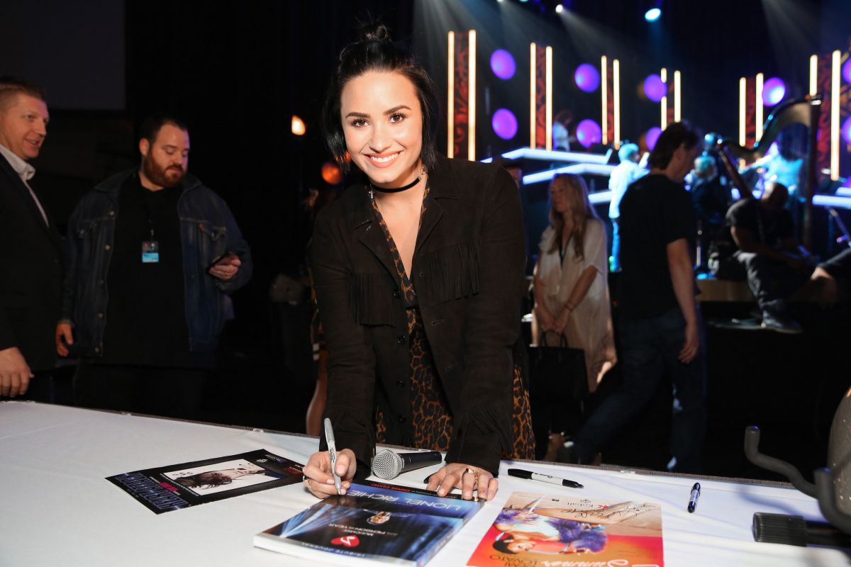 Demi Lovat Charities Signings Mmusicares Person Of Year Honoring Lionel Richie Los Angeles