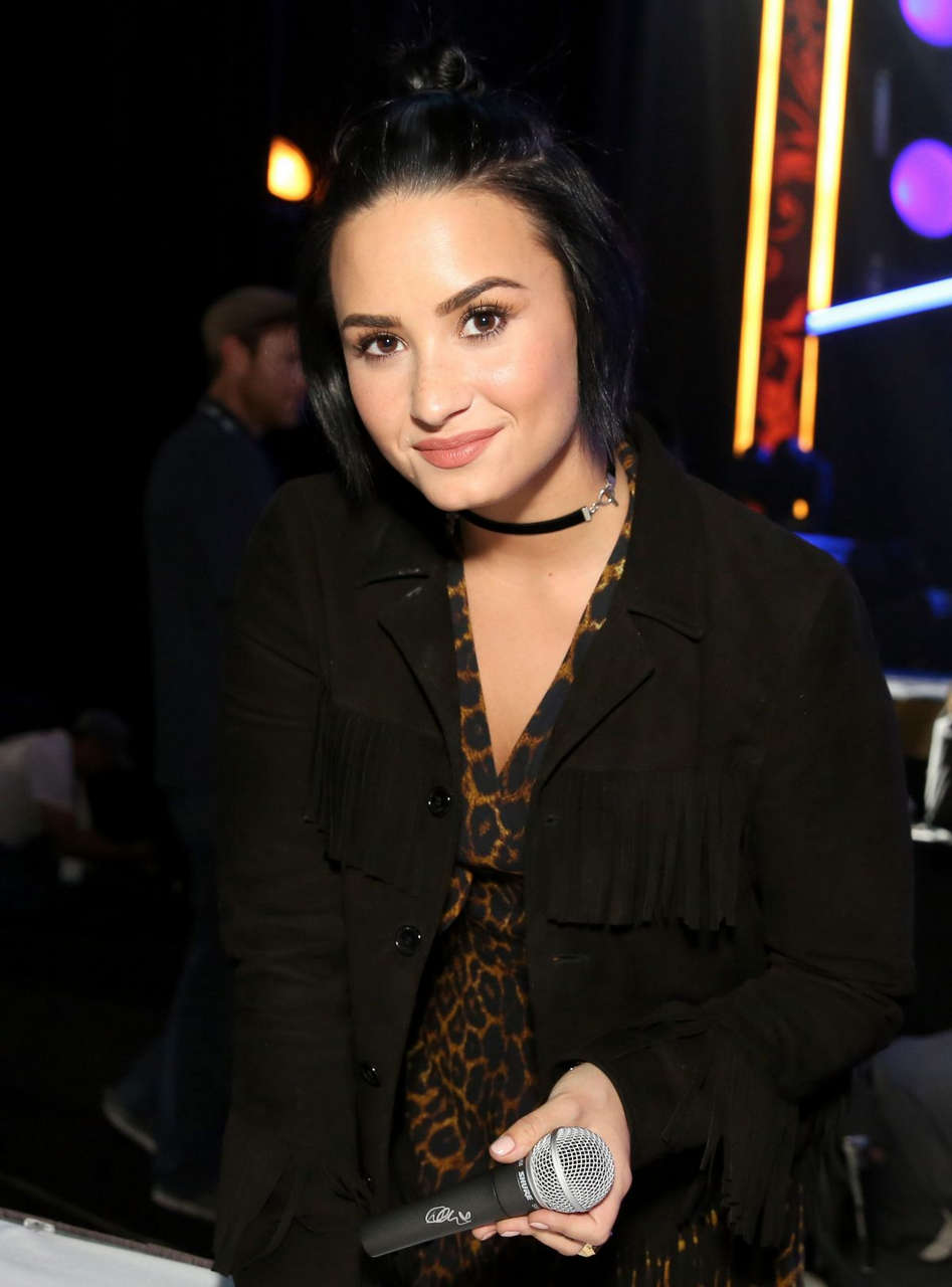 Demi Lovat Charities Signings Mmusicares Person Of Year Honoring Lionel Richie Los Angeles