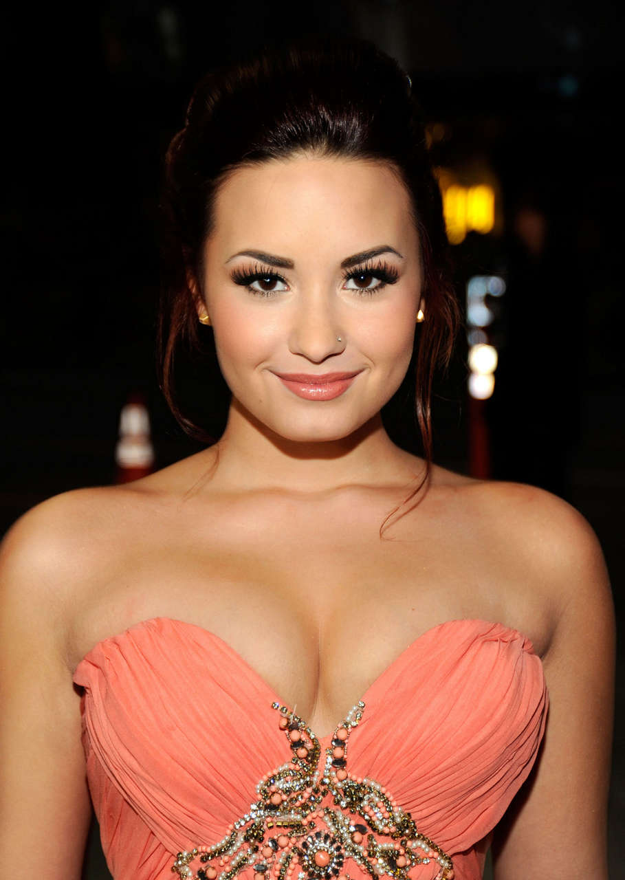 Demi Lovato 2012 Peoples Choice Awards Nokia Theatre Los Angeles