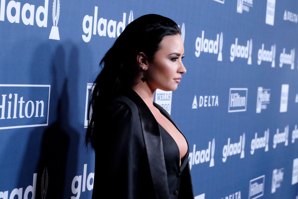Demi Lovato 2016 Glaad Media Awards Beverly Hills