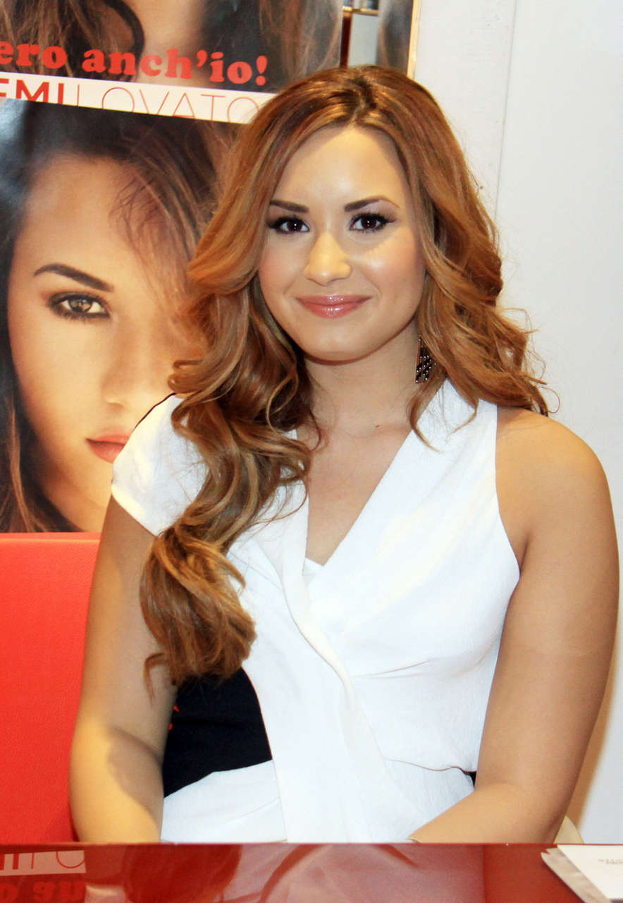 Demi Lovato An Album Signing Italy