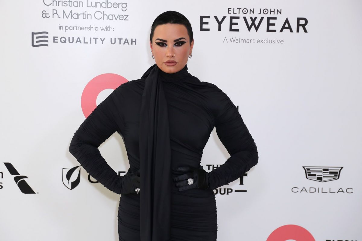 Demi Lovato Arrives Elton John Aids Foundation S 30th Annual Academy Awards Viewing Party West Hollywood