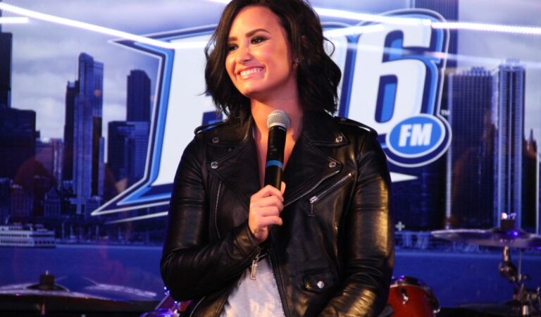 Demi Lovato B96 Interview Chicago (10 photos)