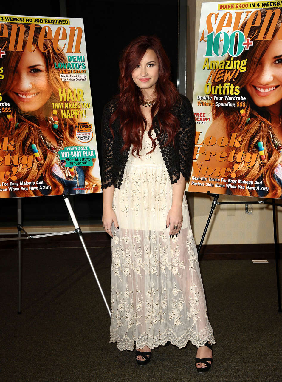 Demi Lovato Barnes Noble Booksellers Her Seventeen Magazine Cover