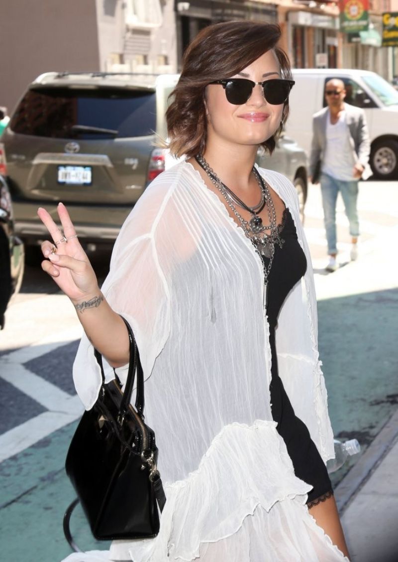 Demi Lovato Leaves Her New York Hotel