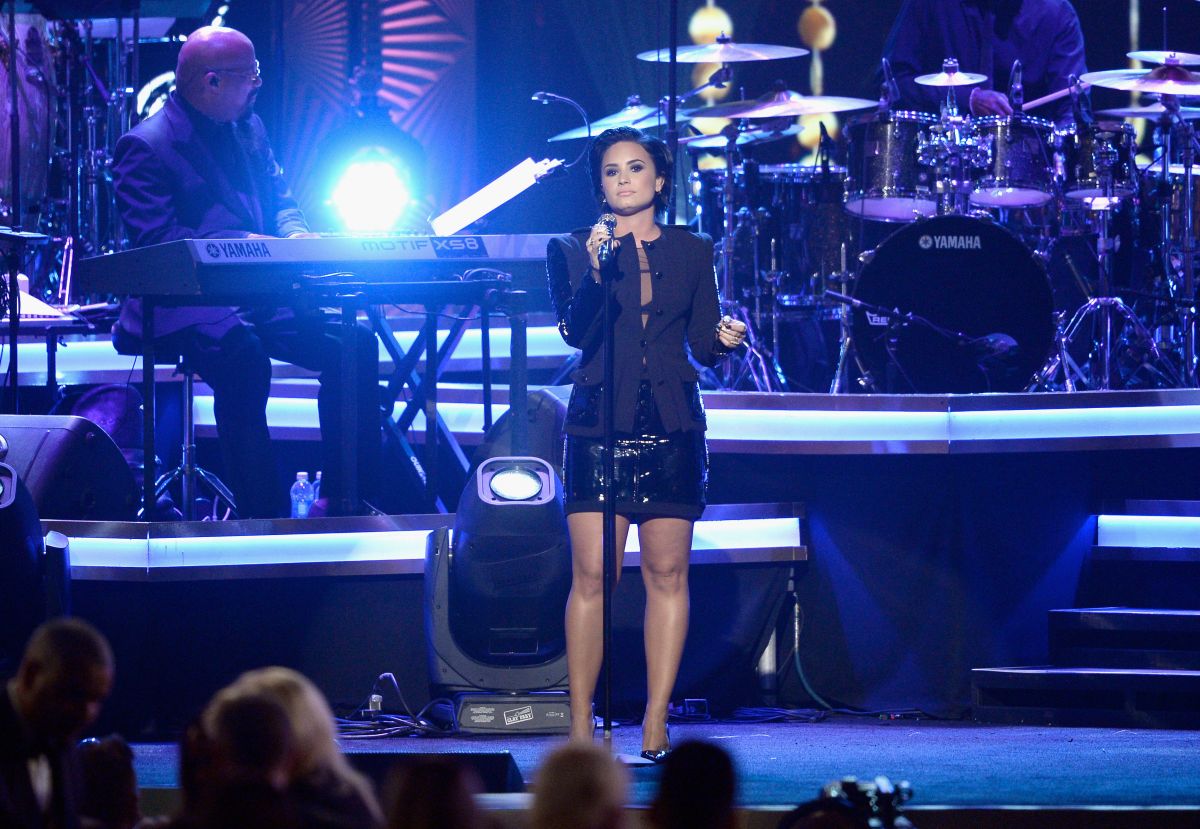 Demi Lovato Performs 2016 Musicares Person Of Year Honoring Lionel Richie