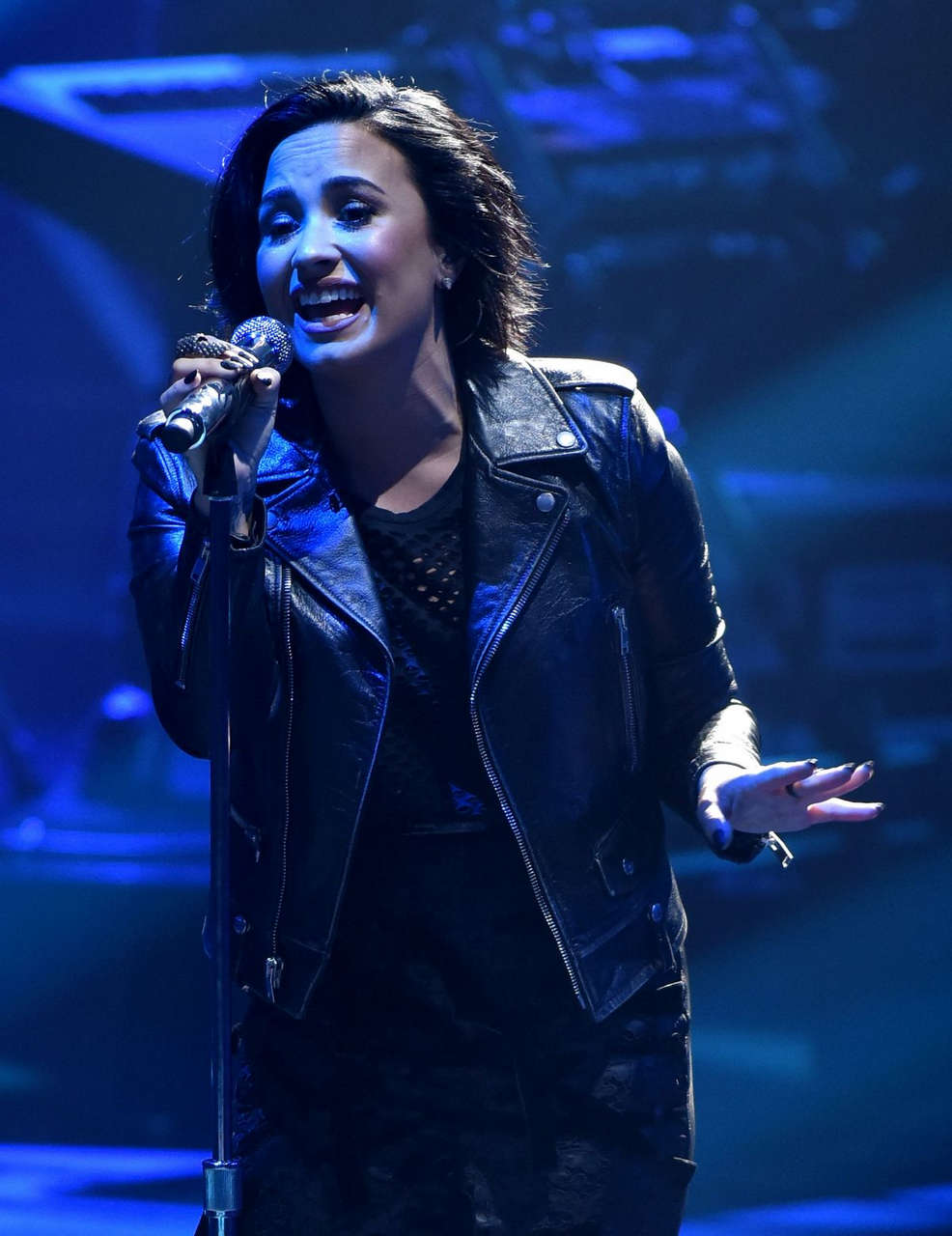 Demi Lovato Performs American Idol