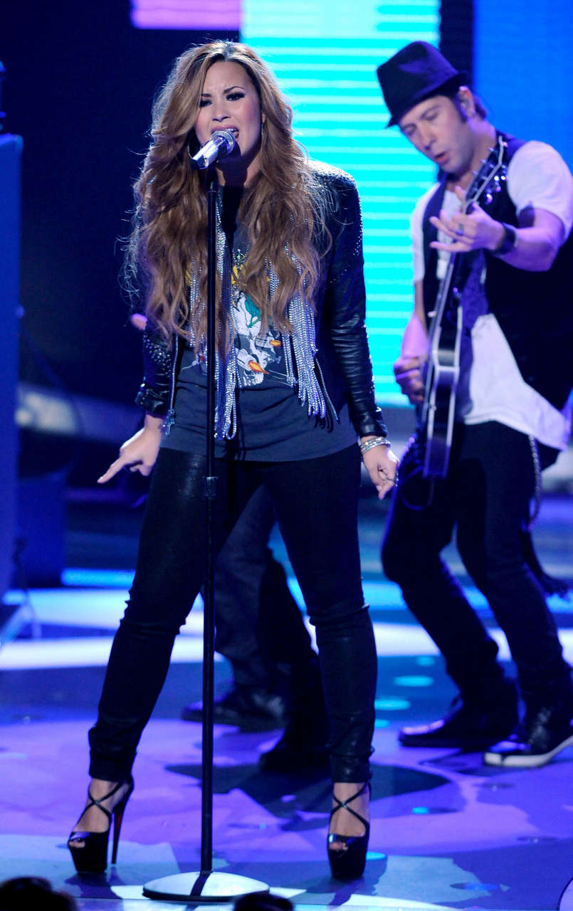 Demi Lovato Performs American Idol Season 11 Hollywood