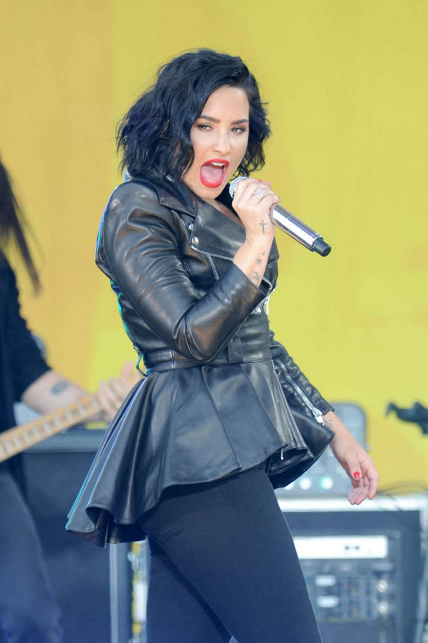Demi Lovato Performs Gma Summer Concert Series Central Park New York