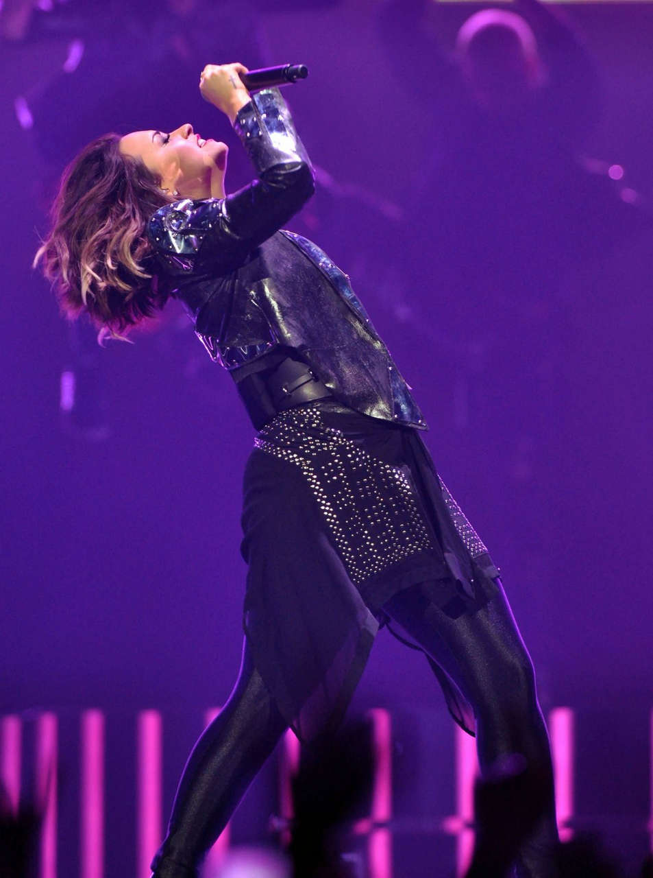 Demi Lovato Performs Raleigh