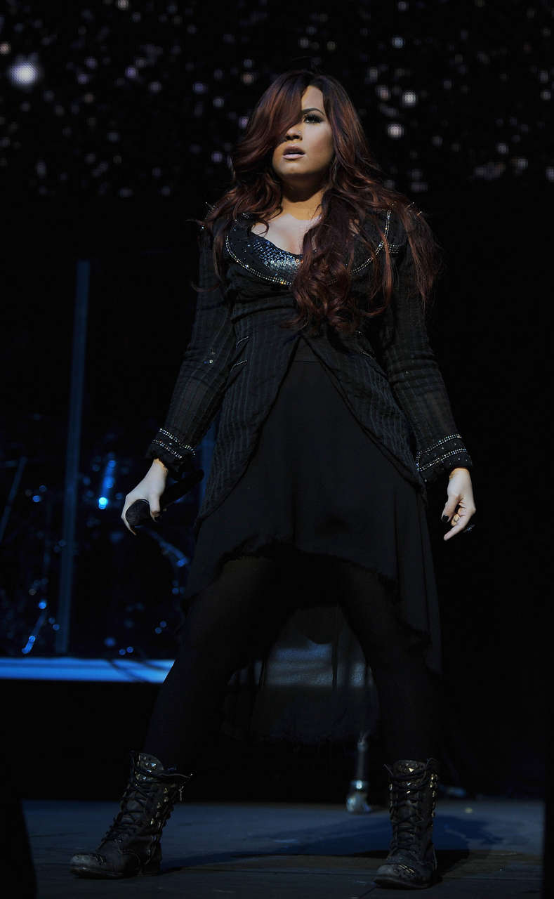 Demi Lovato Performs Y 100 Jingle Ball Sunrise Florida