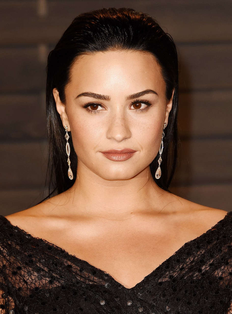 Demi Lovato Vanity Fair Oscar 2016 Party Beverly Hills