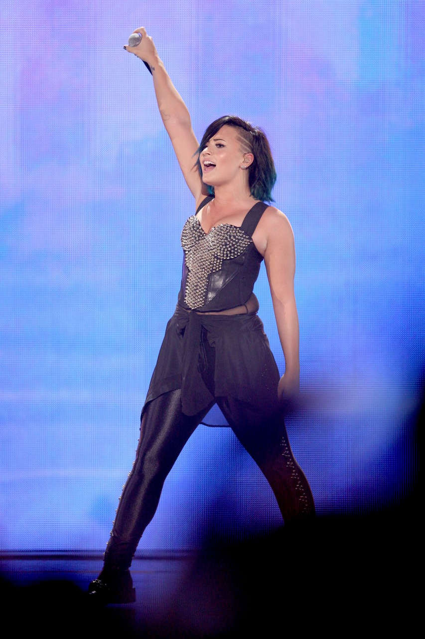 Demi Lovato Vevo Certified Superfanfest Santa Monica